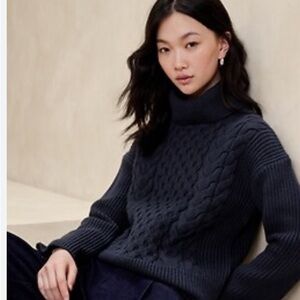 BANANA REPUBLIC Cable Turtlneck / Cowlneck Sweater Pullover Sz M   Navy